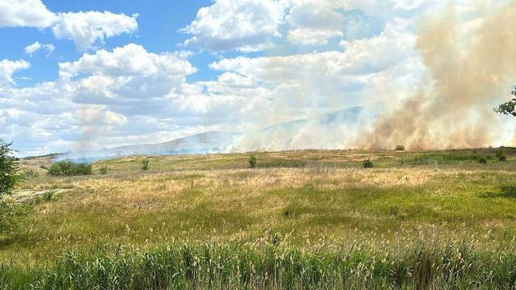 Под Невинномысском ликвидировали возгорание сухой травы