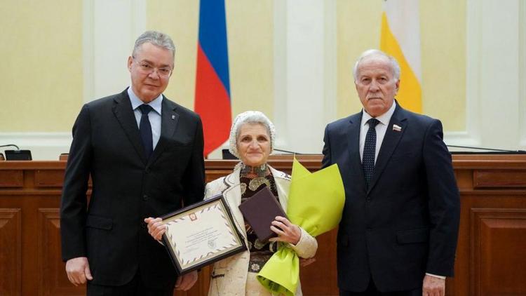 Губернатор Владимиров наградил многодетные семьи Ставрополья ко Дню Конституции