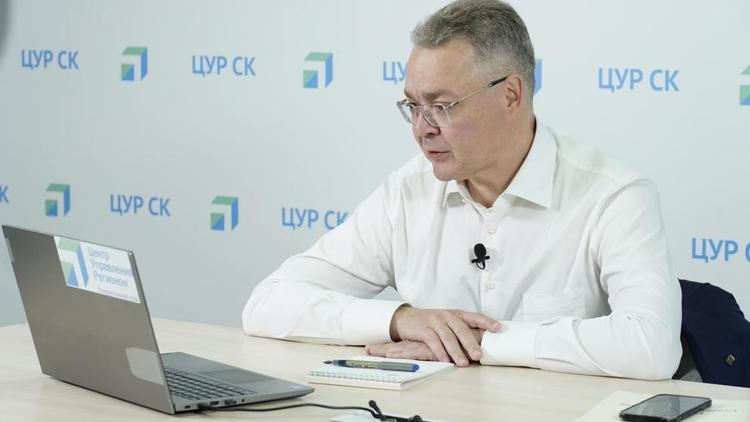 Губернатор Владимир Владимиров провел прямую линию в соцсетях