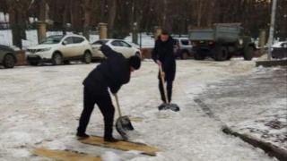 Более 450 тонн песка и соли использовали в Ессентуках для обработки дорог