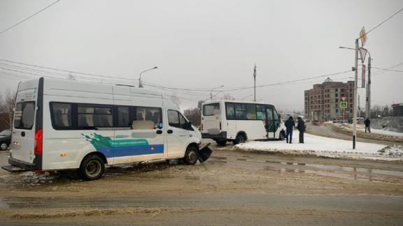 Две маршрутки столкнулись в Ставрополе