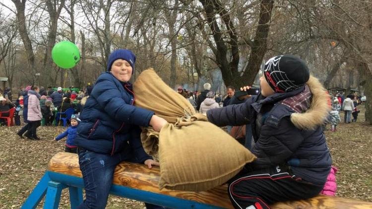 Массовый заплыв в Ессентуках состоялся во время масленичных гуляний