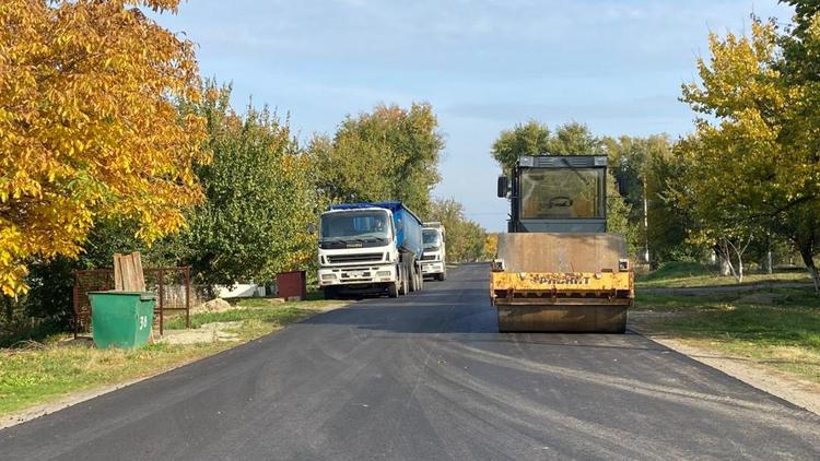 Ремонт трёх километров дороги завершается в станице Кармалиновской на Ставрополье