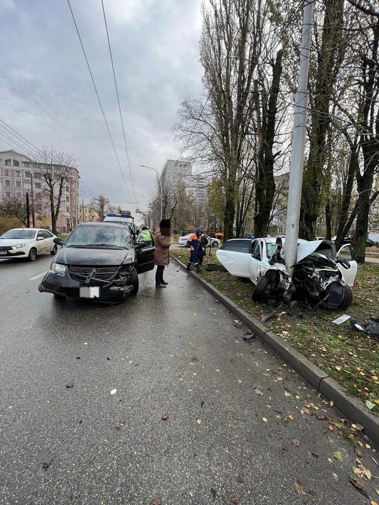 Водитель отечественного авто тяжело пострадал в ДТП с иномаркой в Ставрополе  | Ставропольская правда