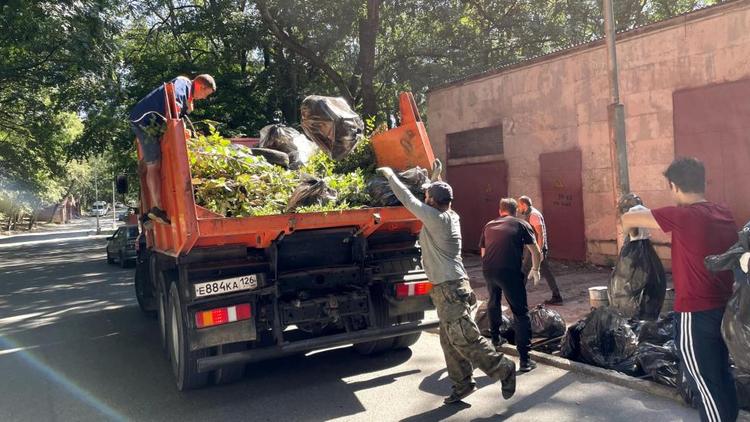 Более 250 человек вышли на субботник в Железноводске