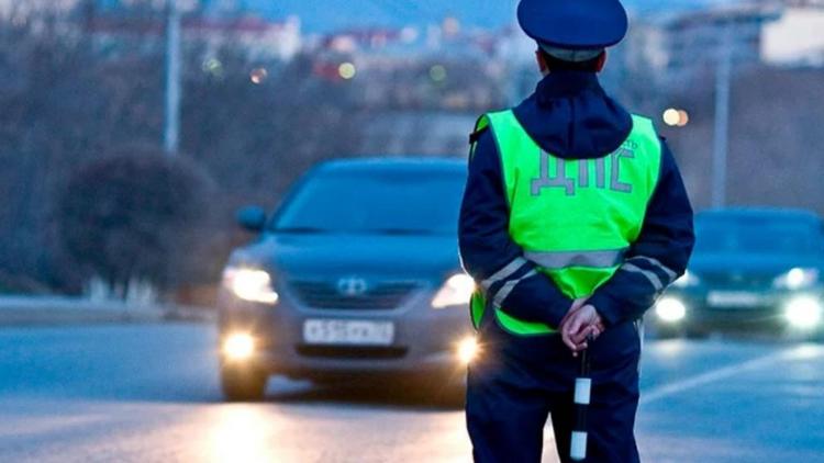 Автоинспекторы предотвратили воспламенение КамАЗа на Ставрополье