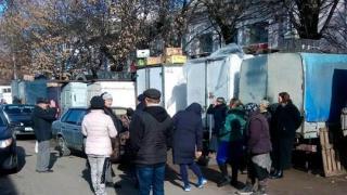 В Ессентуках бастуют торговцы фруктами и овощами в районе центрального рынка