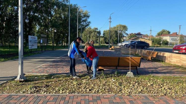 В селе Донском на Ставрополье прошёл субботник в парковой зоне