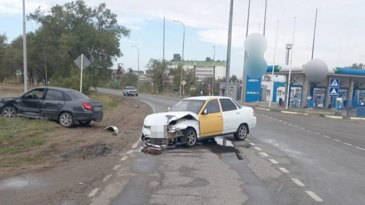 Три человека пострадали в ДТП вблизи Светлограда на Ставрополье