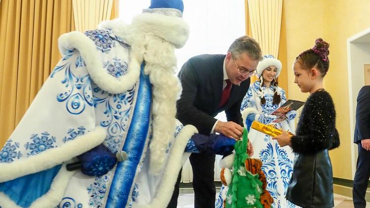 Глава Ставрополья исполнил новогодние желания юных жителей края
