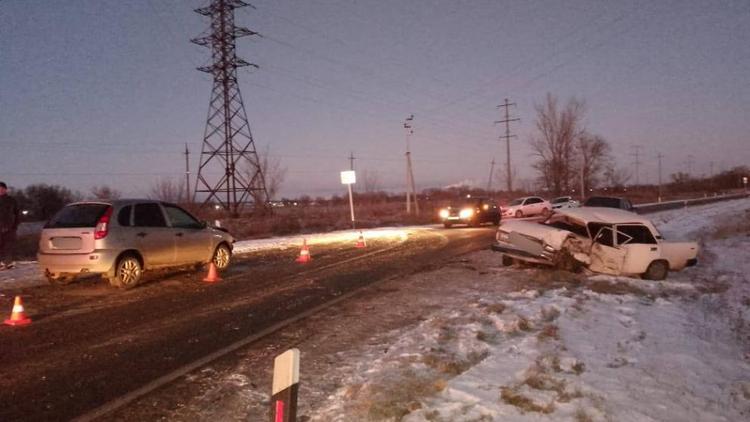 Два человека пострадали в ДТП из-за выезда на встречную полосу на Ставрополье