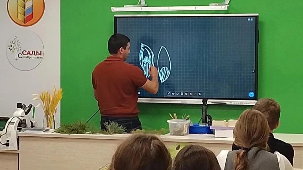 Школьники Кочубеевского округа осваивают аграрные профессии