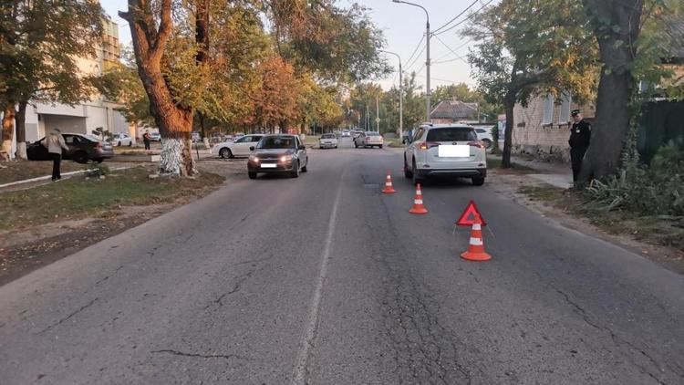 Школьник в Невинномысске выскочил на проезжую часть и попал под колёса авто