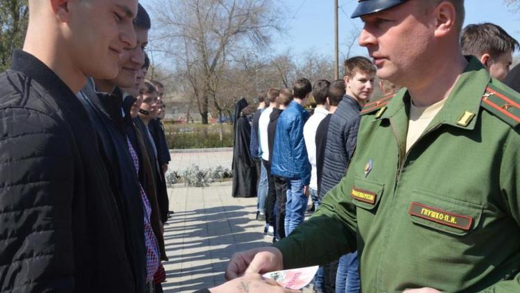 В Дивном провожали призывников