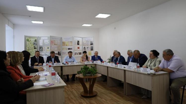 Вопрос перехода архивов на электронное хранение документации обсудили на Ставрополье