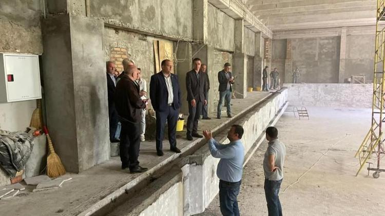В поселке Иноземцево по народной программе продолжается капитальный ремонт детского бассейна
