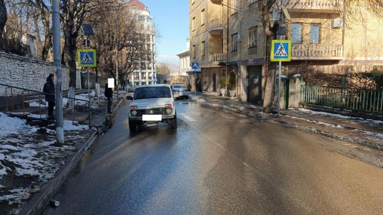 Автомобилист сбил двух школьниц на пешеходном переходе в Кисловодске