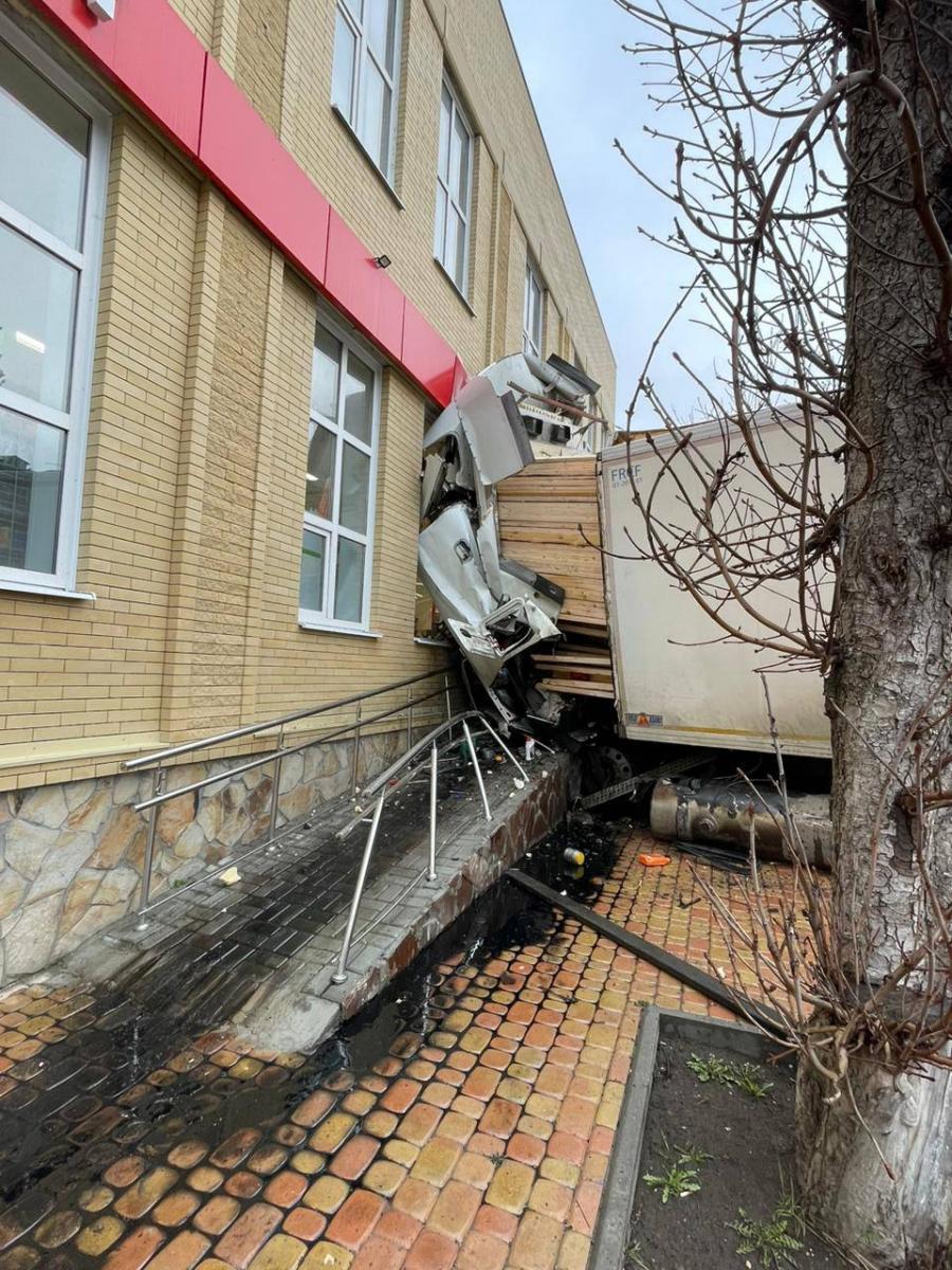 Водитель фуры погиб в ДТП в Железноводске | Ставропольская правда