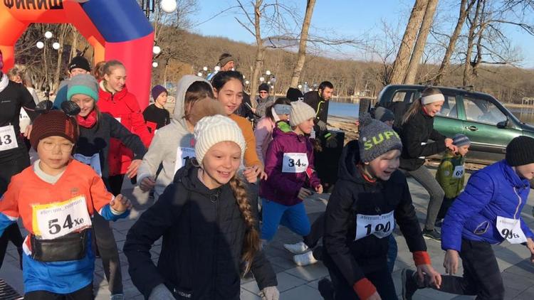 В Железноводске спортсмены с компасом искали призы Деда Мороза