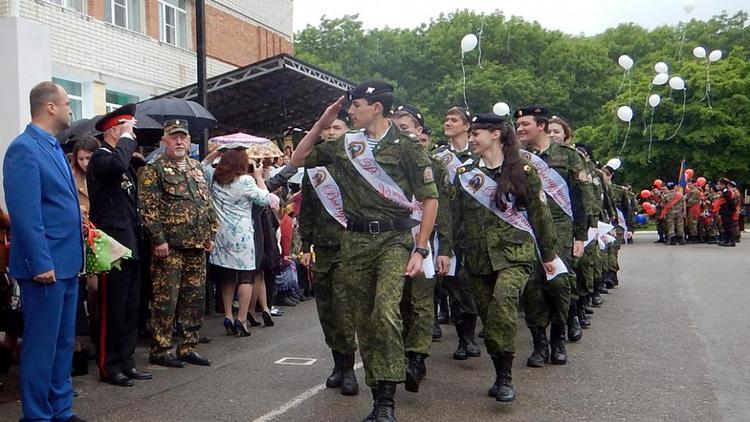 Последний звонок прозвенел в ставропольской кадетской школе им. А.Ермолова