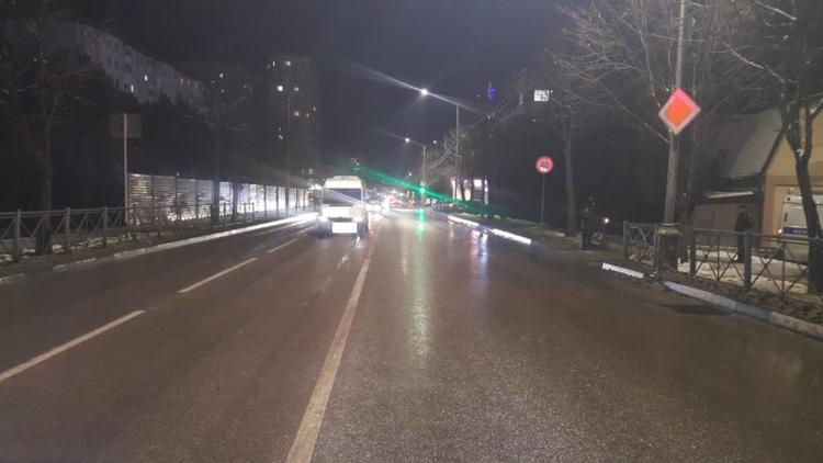 В Кисловодске пешеход не дошёл 40 метров до «зебры» и был сбит грузовиком