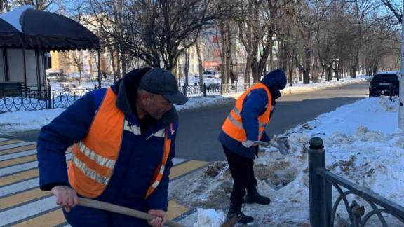 Коммунальщики Ставрополя продолжают очищать город от снега