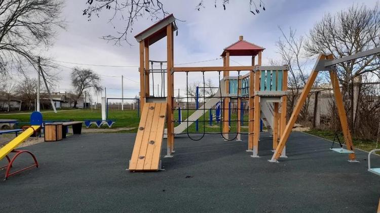 В Советском округе Ставрополья построили две новые детские площадки