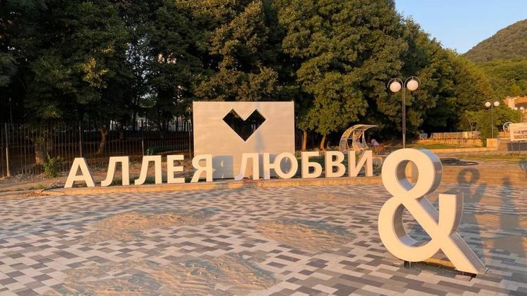 Светящийся пешеходный переход появился в Железноводске на Аллее любви 