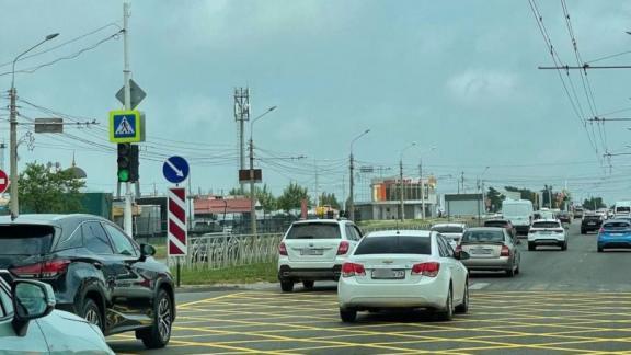 В Ставрополе на перекрёстке проспекта Кулакова и улицы Бруснёва появилась вафельная разметка