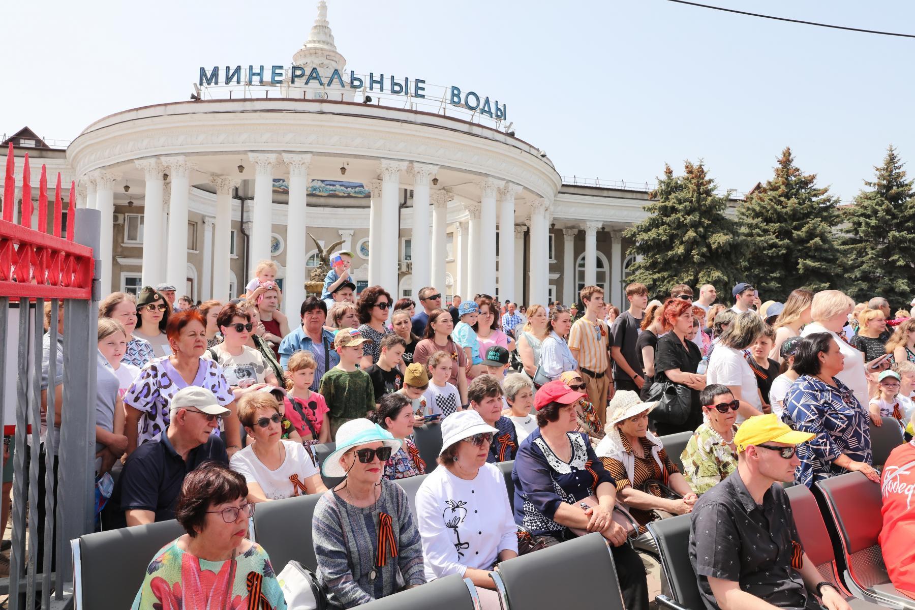 Полторы тысячи человек встретили ретро-поезд «Победа» в Минеральных Водах |  Ставропольская правда