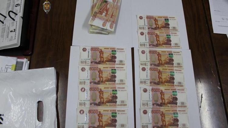 Адвокат предложил иностранцу за 1,5 миллиона рублей решить вопрос с депортацией