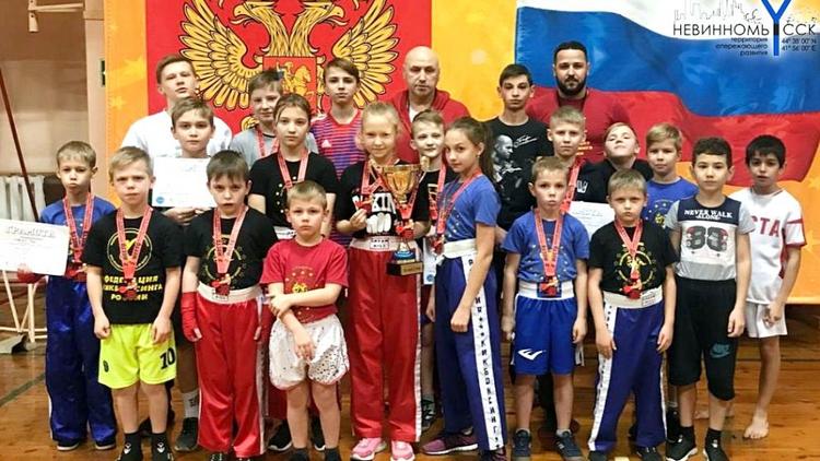 Невинномысские кикбоксеры взяли в Ставрополе медали всех достоинств