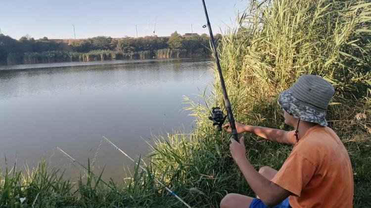 В Кировском округе прошли соревнования для юных любителей рыбалки