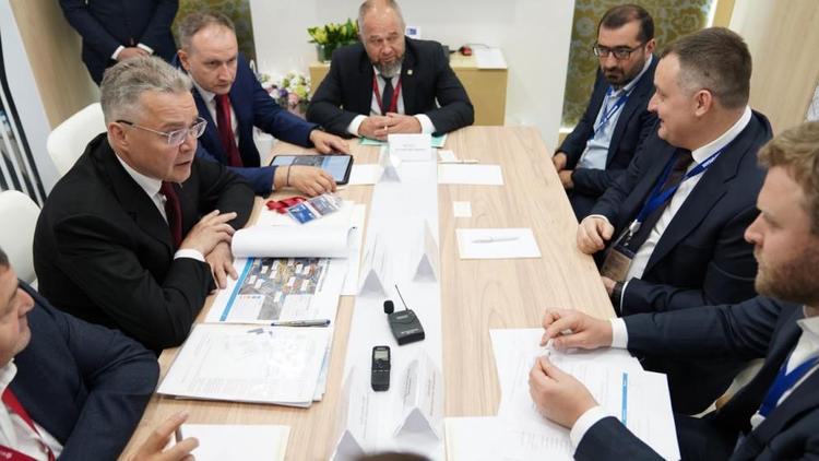 Губернатор Владимиров обсудил дорожный проект с руководителями Газпромбанка