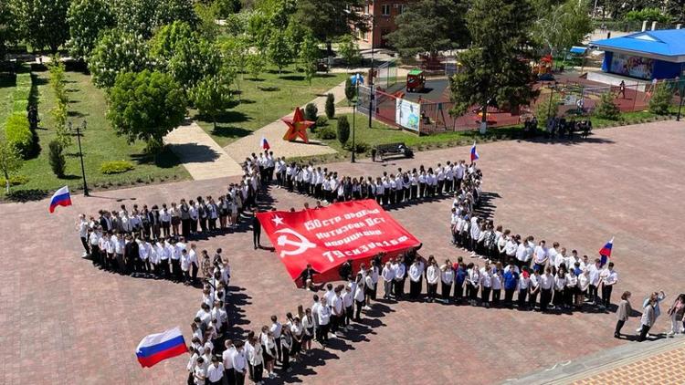 Школьников Красногвардейского округа Ставрополья объединил патриотический флешмоб