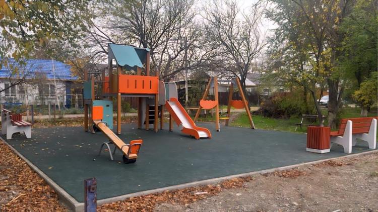  В посёлке на Ставрополье по краевой программе обустроили детскую площадку
