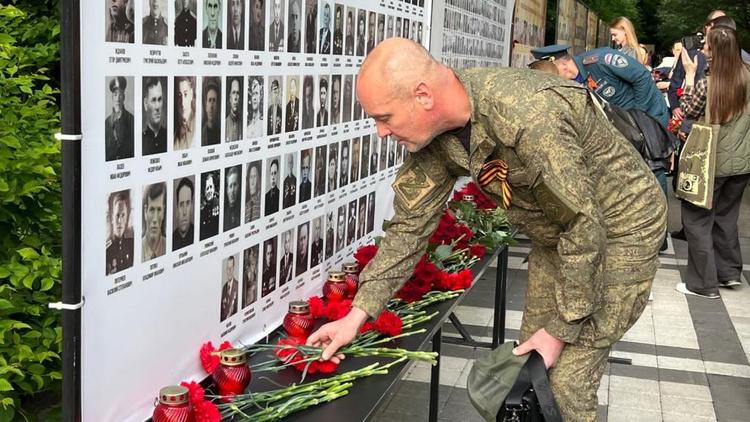 Воюющий в зоне СВО ставропольский экс-депутат встретился с руководством края и округов