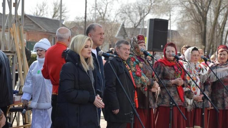 На Масленицу в Дивном искали Деда Мороза