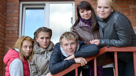 В Изобильном сироты - выпускники детских домов стали новосёлами
