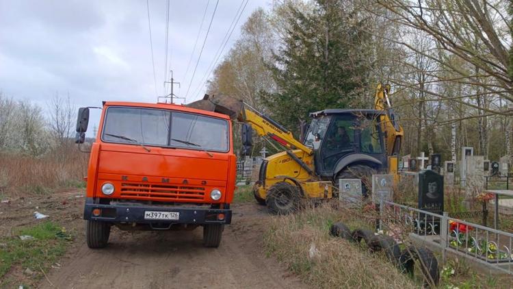 850 тонн мусора вывезли с кладбищ Ставрополя