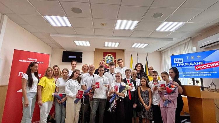 Первые паспорта получили десять юных невинномысцев
