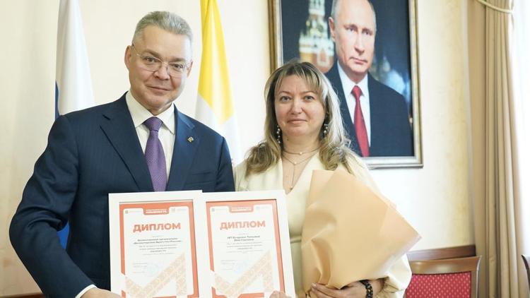 Губернатор Владимиров наградил волонтёров-победителей премии #МЫВМЕСТЕ