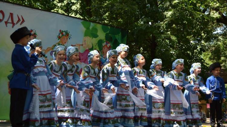 Фестиваль обрядовой культуры «Троицкий хоровод» прошёл в Георгиевском округе