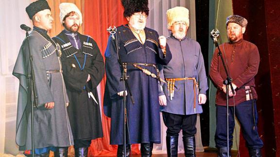 Ансамбли казачьей песни «Братина» и «Чапура» с аншлагом выступили в Невинномысске