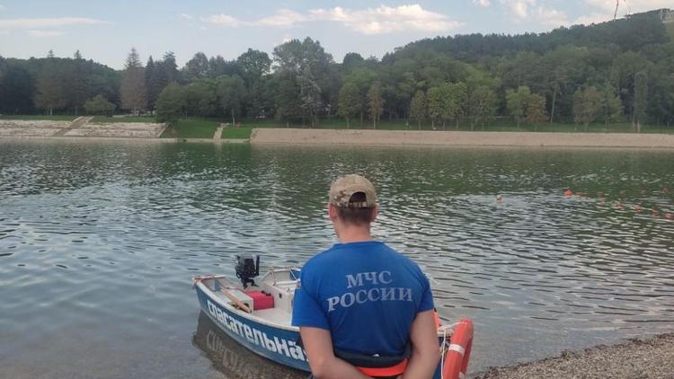Урок «Безопасное лето на воде» провели на Старом озере Кисловодска