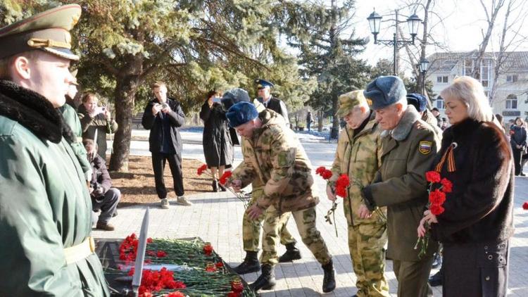 Росгвардейцы почтили память воинов-интернационалистов в Пятигорске