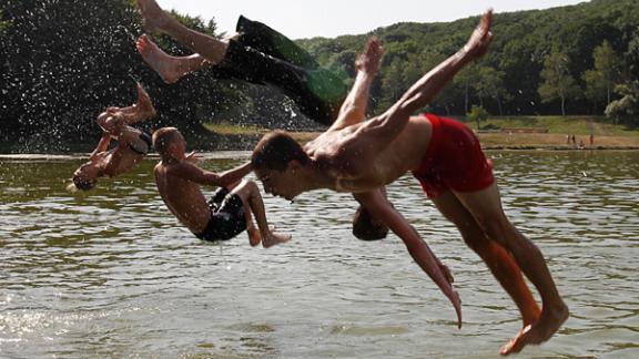 Какие заболевания можно подхватить после купания в водоемах?