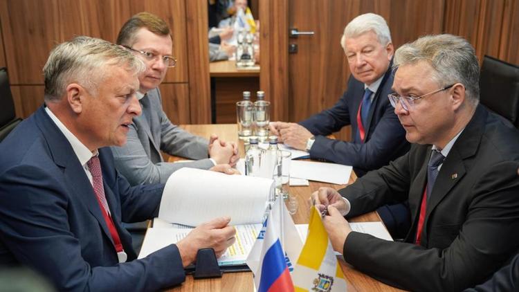 Губернатор Владимиров принял участие в обсуждении развития газоснабжения на Ставрополье на КИФ
