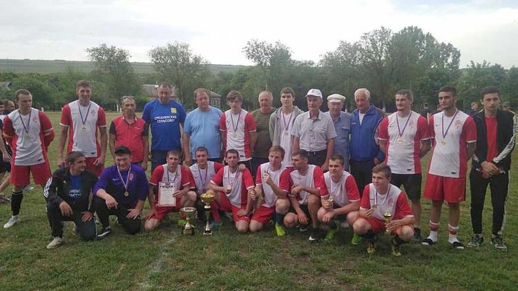 Футбольный турнир памяти ветерана спорта И.Шаповалова провели в Александровском районе