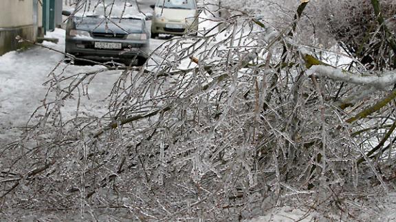 Из-за гололеда на дороге погибла 18-летняя пассажирка автомобиля